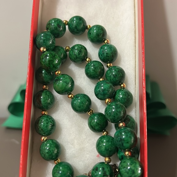 BEAUTIFUL! GREEN MALACHITE NECKLACE & EARRINGS SET - Picture 3 of 9